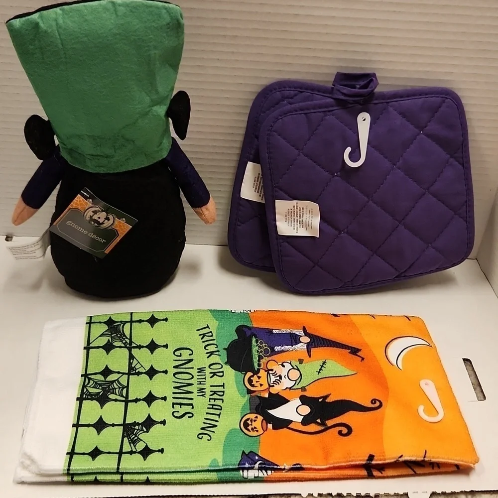 Gnome decor Frankenstein 2 pot holders towel kitchen New NWT Halloweenl
